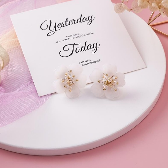 ❤️️NEW UNIQUE Flower Handmade Stud  Earrings F15 - Picture 4 of 8